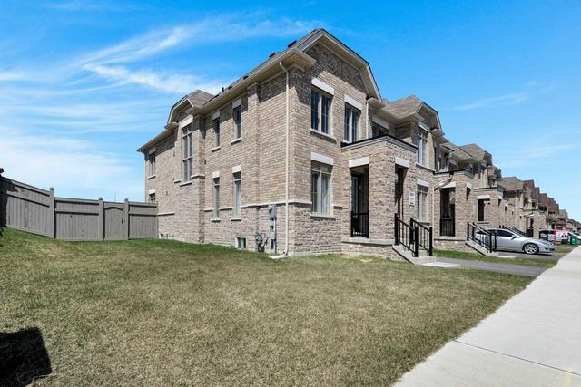 56 Folgate Cres Rd, House attached with 4 bedrooms, 3 bathrooms and 3 parking in Brampton ON | Image 23