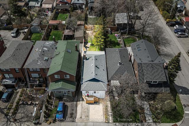70 Fifth St, House detached with 2 bedrooms, 3 bathrooms and 1 parking in Toronto ON | Image 32