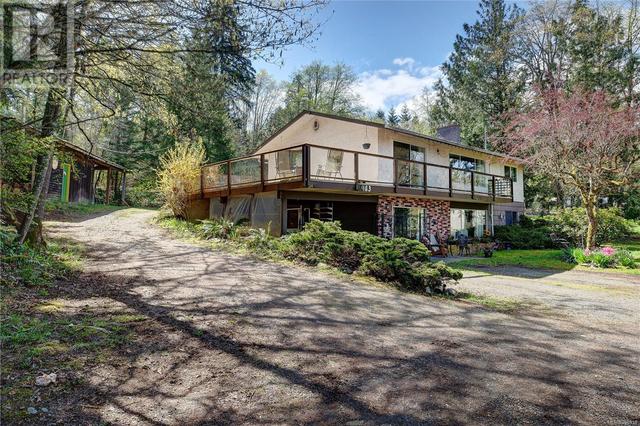 483 Tenth St, House detached with 5 bedrooms, 3 bathrooms and 4 parking in Nanaimo BC | Image 2