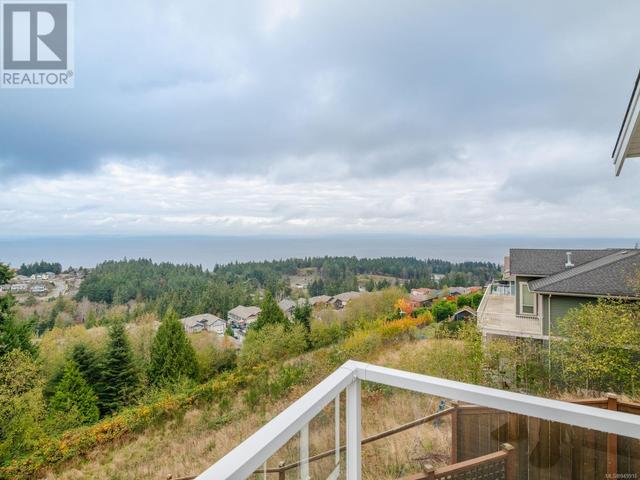 4672 Laguna Way, House detached with 6 bedrooms, 4 bathrooms and 2 parking in Nanaimo BC | Image 3