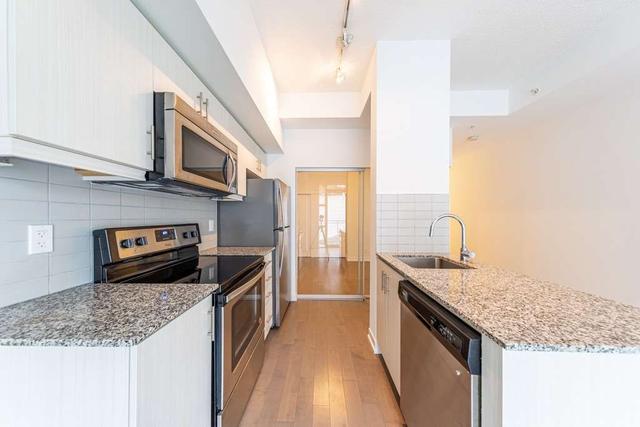 206 - 10 Willison Sq, Condo with 1 bedrooms, 1 bathrooms and 0 parking in Toronto ON | Image 2