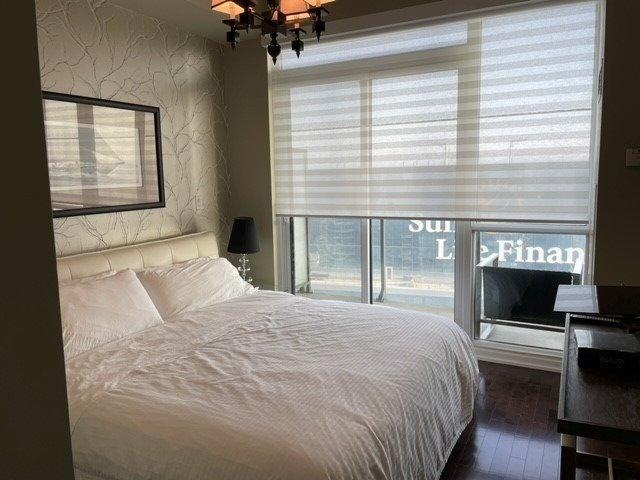 sph4909 - 55 Bremner Blvd, Condo with 2 bedrooms, 2 bathrooms and 1 parking in Toronto ON | Image 5