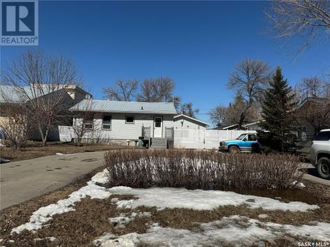 348 Fairchild Avenue, House detached with 3 bedrooms, 2 bathrooms and null parking in Regina Beach SK | Card Image