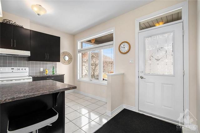 215 Fairside Private, Townhouse with 2 bedrooms, 3 bathrooms and 2 parking in Ottawa ON | Image 9