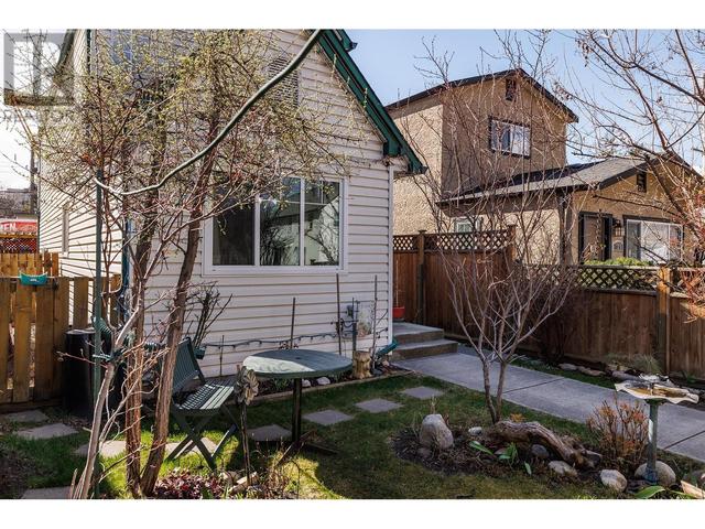 725 Fuller Avenue, House detached with 2 bedrooms, 1 bathrooms and 2 parking in Kelowna BC | Image 3