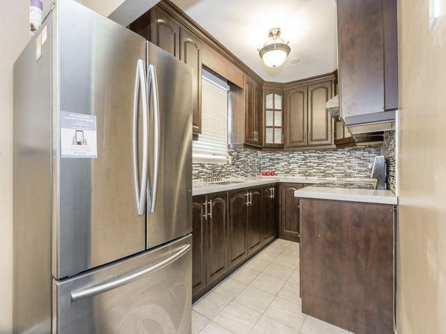 69 Newstead Cres, House semidetached with 3 bedrooms, 3 bathrooms and 3 parking in Brampton ON | Image 7