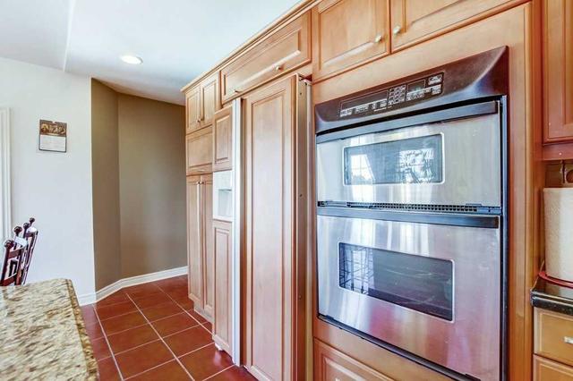 8207 Beaver Glen Dr, House detached with 3 bedrooms, 3 bathrooms and 6 parking in Niagara Falls ON | Image 6
