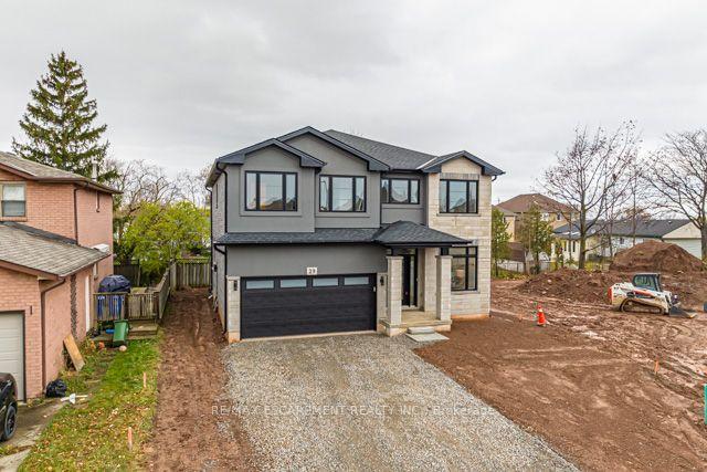 29 Velvet Dr, House detached with 4 bedrooms, 4 bathrooms and 4 parking in Hamilton ON | Image 1