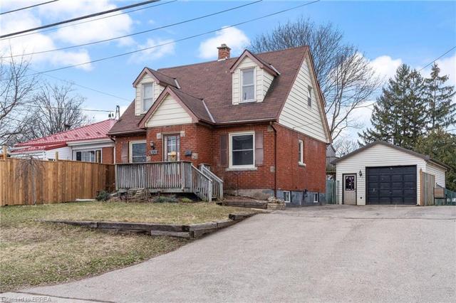 60 Park Road N, House detached with 3 bedrooms, 1 bathrooms and 5 parking in Brantford ON | Image 1