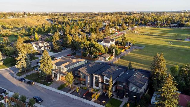 1613 42 Avenue Sw, House detached with 5 bedrooms, 4 bathrooms and 3 parking in Calgary AB | Image 2