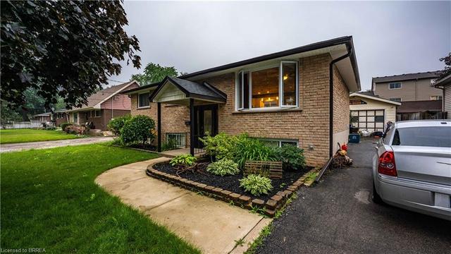 80 James Avenue, House detached with 4 bedrooms, 2 bathrooms and 4 parking in Brantford ON | Image 2
