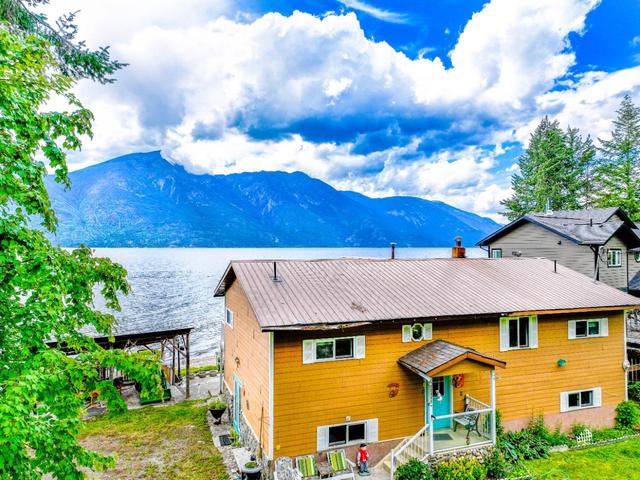 12337 Highway 3a, House detached with 4 bedrooms, 3 bathrooms and null parking in Central Kootenay A BC | Image 45