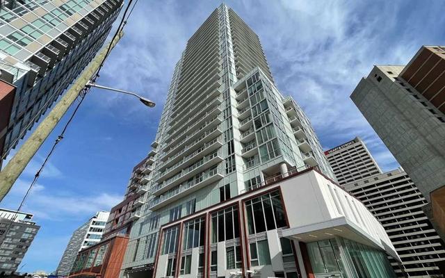 621 - 33 Helendale Ave, Condo with 2 bedrooms, 2 bathrooms and 1 parking in Toronto ON | Image 1