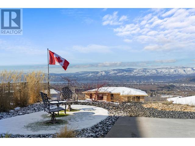 2232 Tramonto Court, House detached with 4 bedrooms, 3 bathrooms and 2 parking in Kelowna BC | Image 6