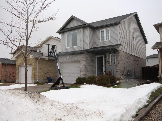 1045 Kimball Cres, House detached with 3 bedrooms, 2 bathrooms and 2 parking in London ON | Image 3