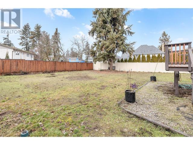 4574 Gordon Drive, House detached with 4 bedrooms, 3 bathrooms and null parking in Kelowna BC | Image 43