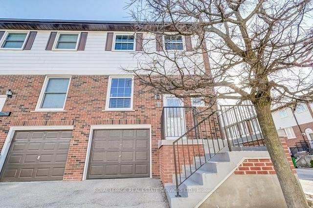 26 - 2445 Homelands Dr, Townhouse with 3 bedrooms, 2 bathrooms and 2 parking in Mississauga ON | Image 1