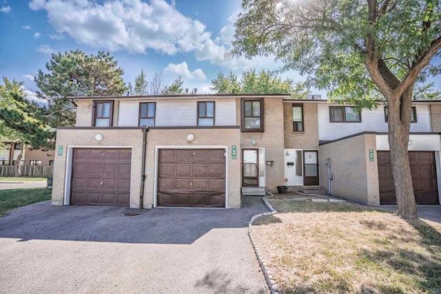 44 Fleetwood Cres, Townhouse with 3 bedrooms, 3 bathrooms and 2 parking in Brampton ON | Image 1