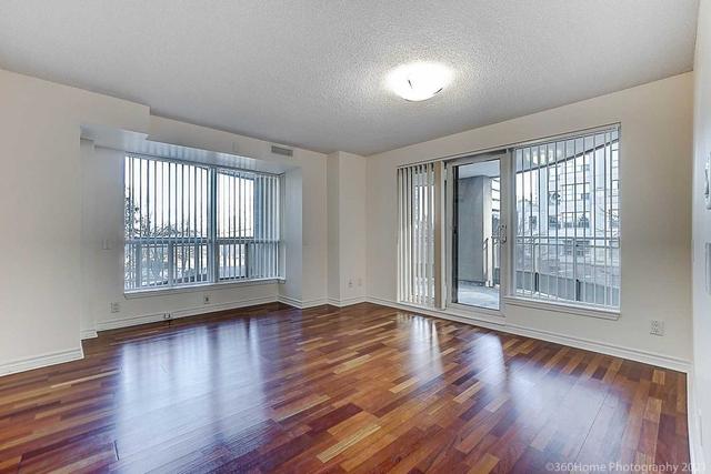 208 - 19 Barberry Pl, Condo with 2 bedrooms, 2 bathrooms and 1 parking in Toronto ON | Image 7