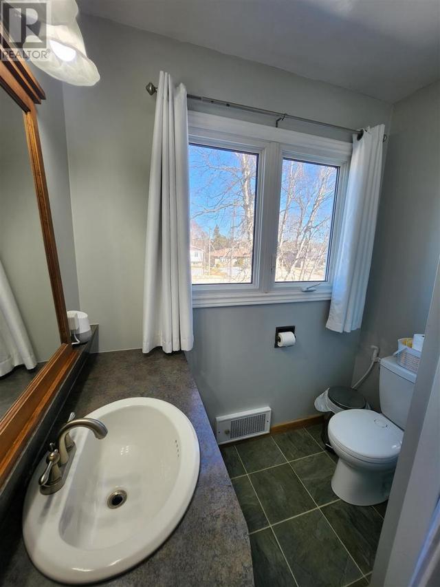 118 Superior Ave, House detached with 3 bedrooms, 1 bathrooms and null parking in Wawa ON | Image 29