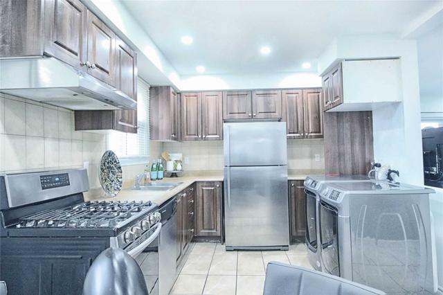 54 Newby Crt, House semidetached with 4 bedrooms, 3 bathrooms and 5 parking in Brampton ON | Image 3