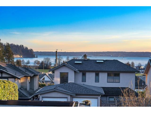 1136 Keith Road, House detached with 3 bedrooms, 3 bathrooms and null parking in West Vancouver BC | Card Image