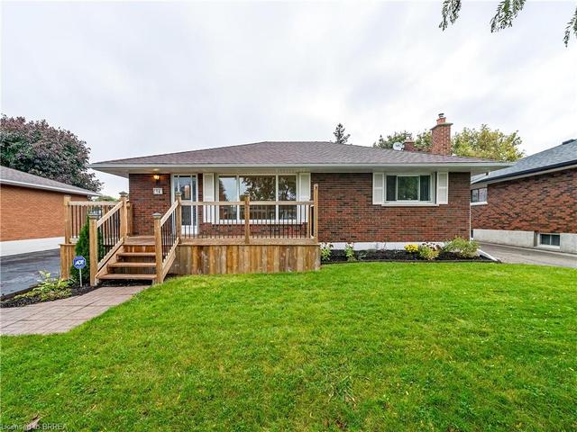 14 Pembroke Avenue, House detached with 3 bedrooms, 2 bathrooms and 4 parking in Brantford ON | Image 1