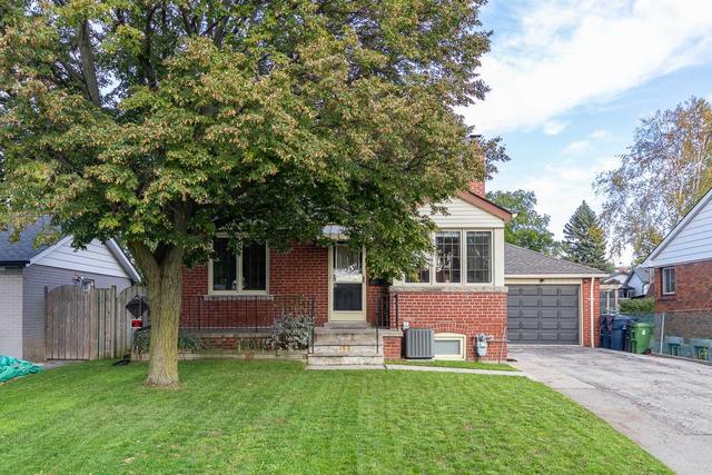 15 Jeanette St, House detached with 3 bedrooms, 2 bathrooms and 3 parking in Toronto ON | Image 12