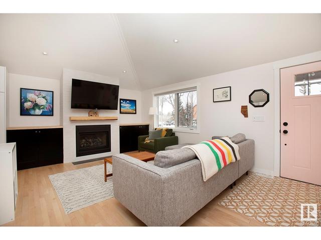8803 65 Av Nw, House detached with 4 bedrooms, 3 bathrooms and 6 parking in Edmonton AB | Image 7