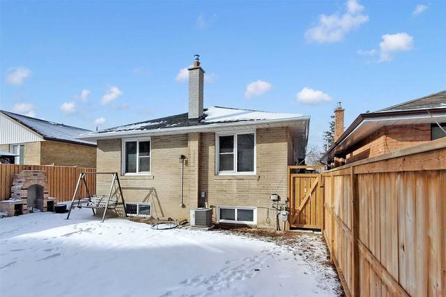 15 Goldsmith Ave, House detached with 3 bedrooms, 2 bathrooms and 3 parking in Toronto ON | Image 8