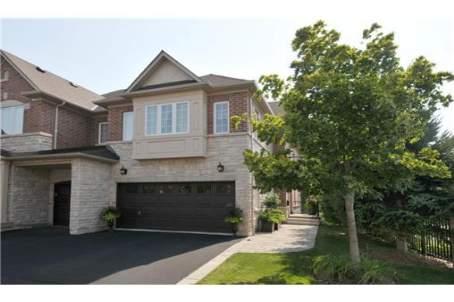 300 Ravineview Way, Townhouse with 3 bedrooms, 3 bathrooms and 2 parking in Oakville ON | Image 1