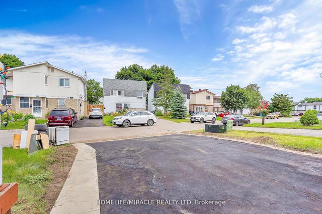14 Greenbush Crt, House detached with 3 bedrooms, 3 bathrooms and 2 parking in Brampton ON | Image 35