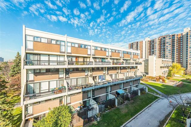 350 - 2 Valhalla Inn Rd, Townhouse with 3 bedrooms, 3 bathrooms and 1 parking in Toronto ON | Image 11