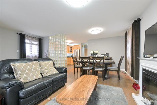 64 Juliet Cres, House detached with 2 bedrooms, 2 bathrooms and 8 parking in Toronto ON | Image 3