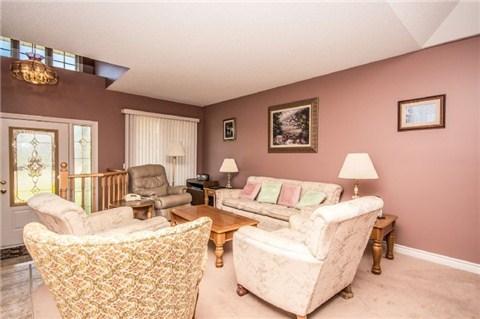 477 Britannia Ave E, House detached with 2 bedrooms, 3 bathrooms and 5 parking in Oshawa ON | Image 2