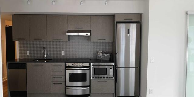 1017 - 87 Peter St, Condo with 2 bedrooms, 2 bathrooms and null parking in Toronto ON | Image 2