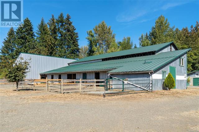 3155 Grant Rd, House detached with 2 bedrooms, 1 bathrooms and 10 parking in Comox Valley A BC | Image 37