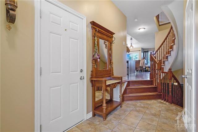 1843 Arrowgrass Way, Townhouse with 3 bedrooms, 3 bathrooms and 2 parking in Ottawa ON | Image 2