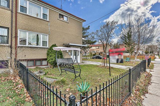 102 Overture Rd, House semidetached with 3 bedrooms, 2 bathrooms and 3 parking in Toronto ON | Image 16