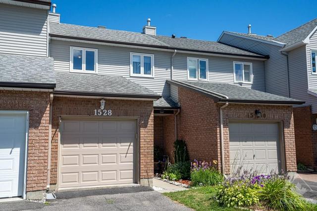 1528 Briarfield Crescent, Townhouse with 3 bedrooms, 2 bathrooms and 3 parking in Ottawa ON | Image 2