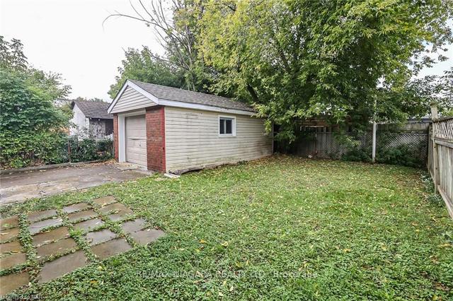261 Vine St, House detached with 3 bedrooms, 2 bathrooms and 5 parking in St. Catharines ON | Image 32