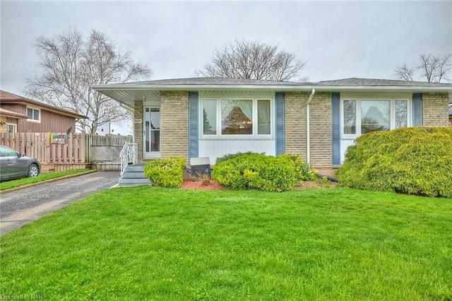 4691 Pettit Avenue, House semidetached with 3 bedrooms, 2 bathrooms and 3 parking in Niagara Falls ON | Image 2