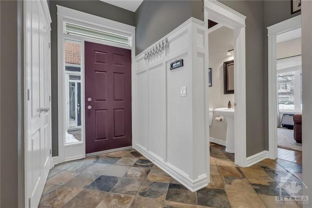 4283 Kelly Farm Drive, Townhouse with 3 bedrooms, 3 bathrooms and 2 parking in Ottawa ON | Image 3