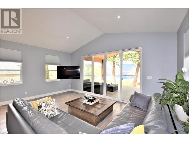 26 Lakeshore Drive, House detached with 3 bedrooms, 3 bathrooms and 8 parking in Vernon BC | Image 14