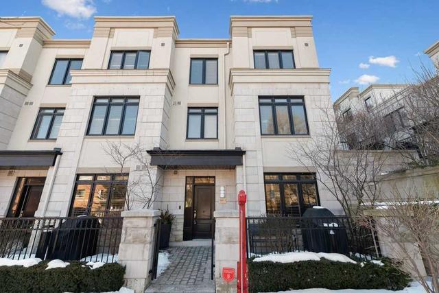 th11 - 7 Oakburn Cres, Townhouse with 3 bedrooms, 4 bathrooms and 4 parking in Toronto ON | Image 1