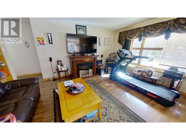 13514 Robin Road, House detached with 5 bedrooms, 3 bathrooms and null parking in Peace River C BC | Image 7