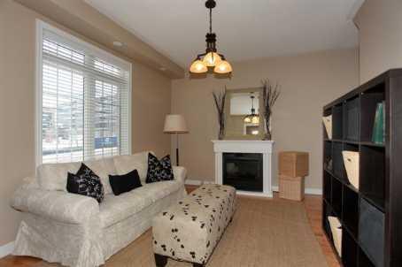 130 Park St E, Townhouse with 3 bedrooms, 4 bathrooms and 2 parking in Mississauga ON | Image 2