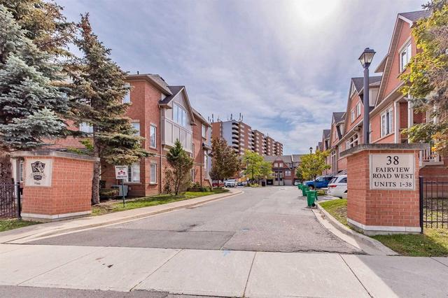 8 - 38 Fairview Rd W, Townhouse with 3 bedrooms, 3 bathrooms and 2 parking in Mississauga ON | Image 1