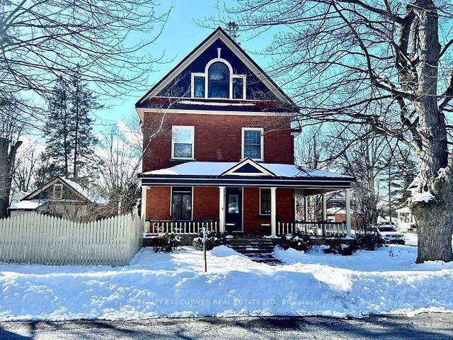 94 King St, House detached with 4 bedrooms, 3 bathrooms and 5 parking in North Dundas ON | Image 1