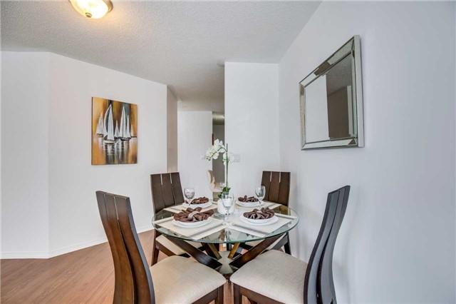 2309 - 909 Bay St, Condo with 3 bedrooms, 2 bathrooms and 1 parking in Toronto ON | Image 8